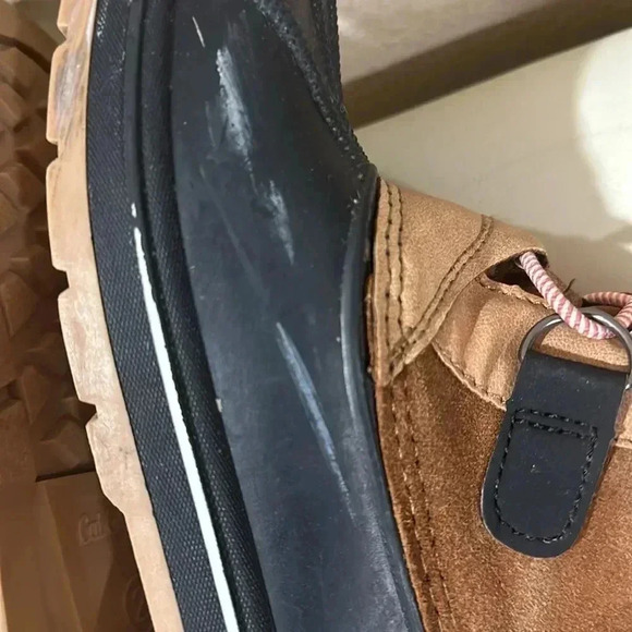 Cat and Jack fur lined snow boots size 2 - Picture 6 of 9